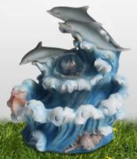 TLR073L   Фонтан декоративный Дельфины и море, шарик/подсветка  18.3*15.2*20.1CM