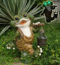TLU062   Фигура садовая - лампа на солнечной батарее (глаза светятся) Лягушка №1      Н*L*W=40*33*14 см